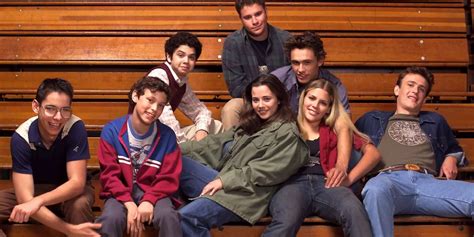  Freaks and Geeks - Nostalgisen nuoruuden etsintää ja sympaattisten eksentrikoiden maailmassa!